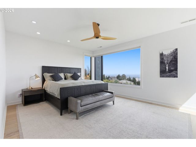 4409 Sw CARL Pl, Portland, OR 97239