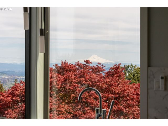 4409 Sw CARL Pl, Portland, OR 97239