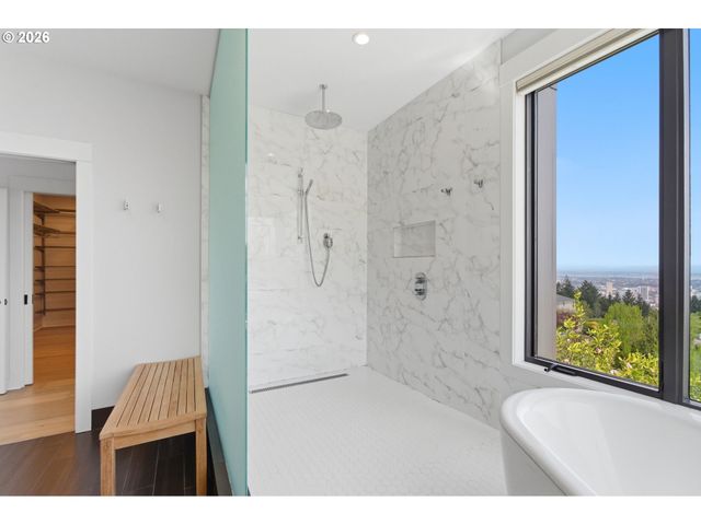 4409 Sw CARL Pl, Portland, OR 97239