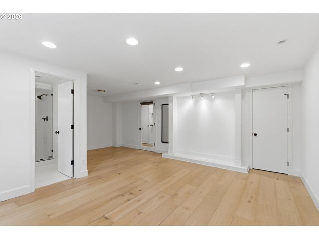 4409 Sw CARL Pl, Portland, OR 97239