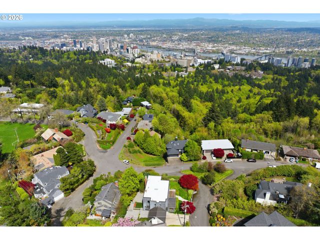 4409 Sw CARL Pl, Portland, OR 97239