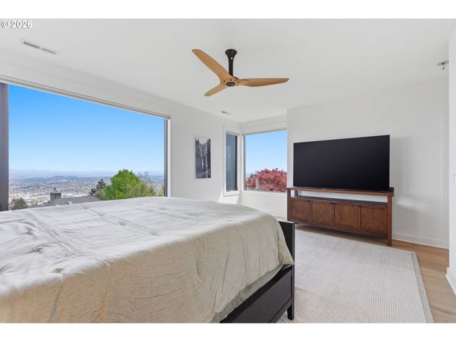 4409 Sw CARL Pl, Portland, OR 97239