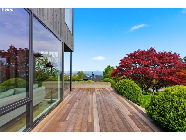 4409 Sw CARL Pl, Portland, OR 97239