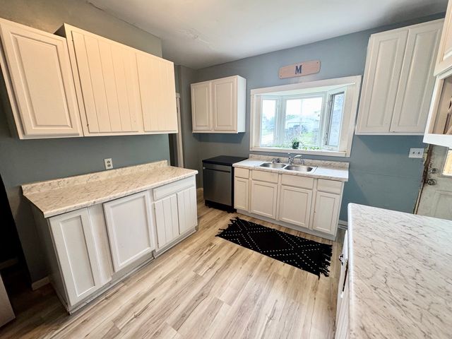 1549 W 14th Street, Davenport, IA 52804