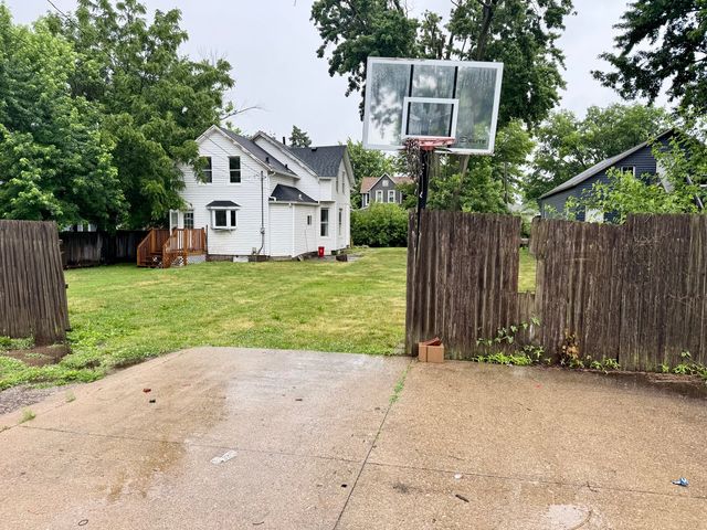 1549 W 14th Street, Davenport, IA 52804