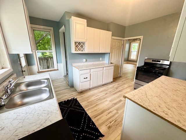 1549 W 14th Street, Davenport, IA 52804