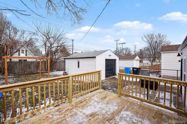 973 E Guthrie Avenue, Madison Heights, MI 48071