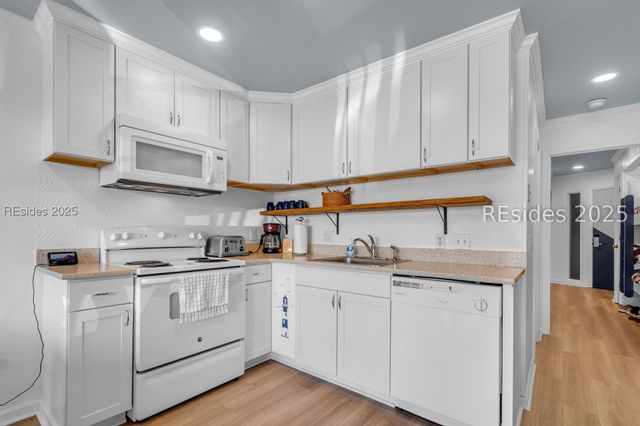 40 Folly Field Rd Apt B137, Hilton Head Island, SC 29928