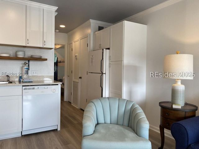 40 Folly Field Rd Apt B137, Hilton Head Island, SC 29928