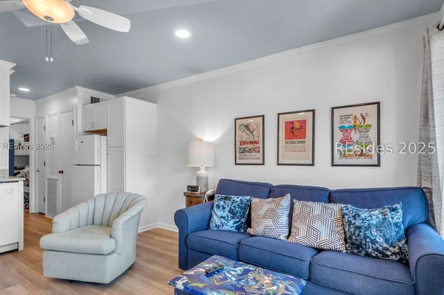 40 Folly Field Rd Apt B137, Hilton Head Island, SC 29928