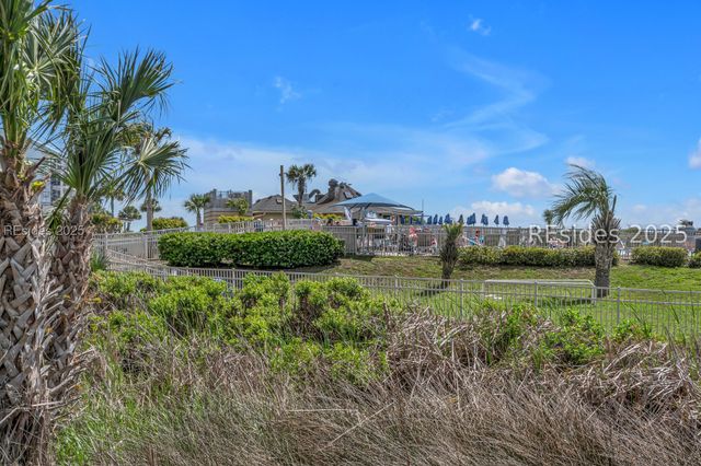 40 Folly Field Rd Apt B137, Hilton Head Island, SC 29928