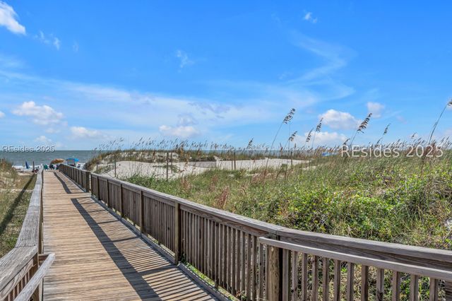 40 Folly Field Rd Apt B137, Hilton Head Island, SC 29928