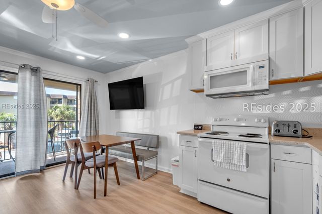 40 Folly Field Rd Apt B137, Hilton Head Island, SC 29928