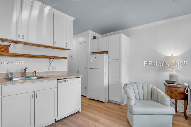 40 Folly Field Rd Apt B137, Hilton Head Island, SC 29928