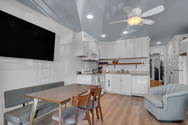 40 Folly Field Rd Apt B137, Hilton Head Island, SC 29928