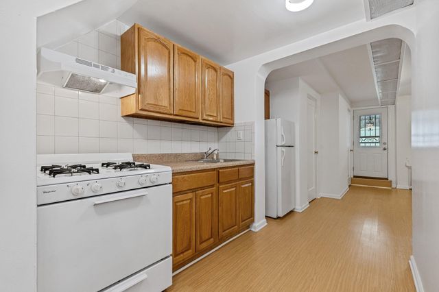 1813 Tomlinson Avenue, Bronx, NY 10461