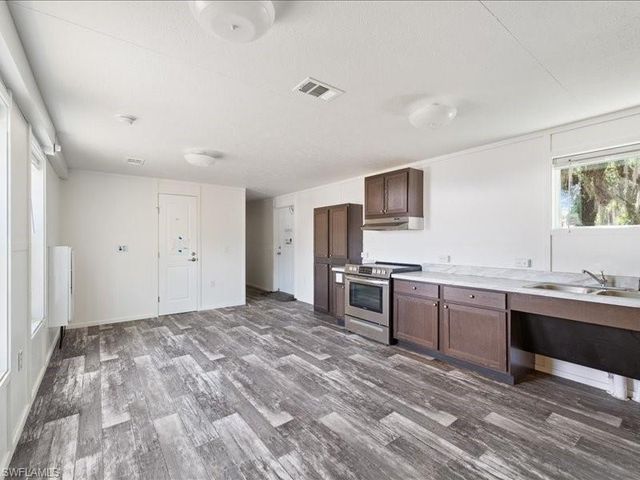 1038 Canopy LN, Moore Haven, FL 33471