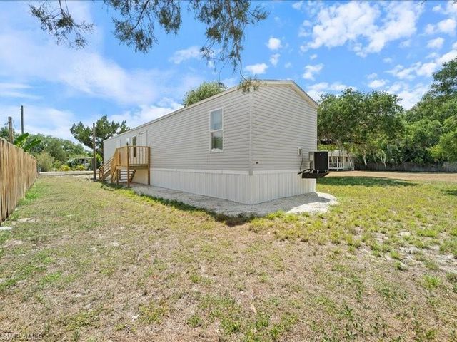 1038 Canopy LN, Moore Haven, FL 33471