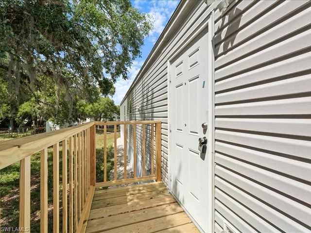 1038 Canopy LN, Moore Haven, FL 33471