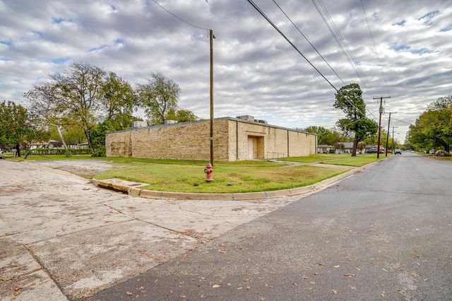 5550 Baylor Avenue, River Oaks, TX 76114