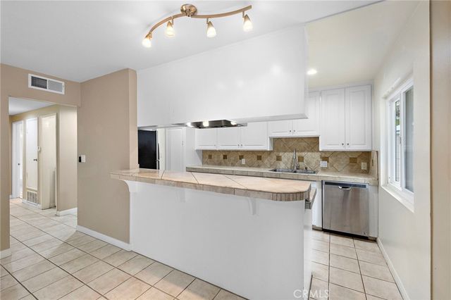214 20th Street B, Newport Beach, CA 92663