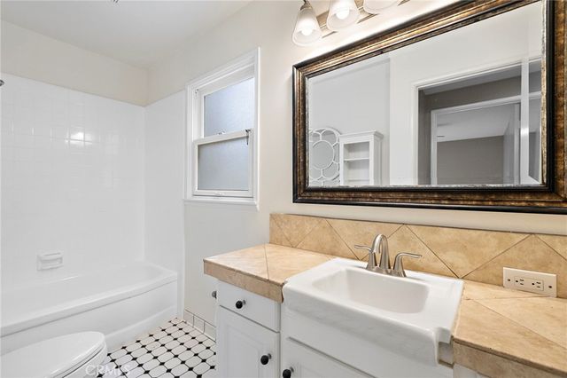 214 20th Street B, Newport Beach, CA 92663