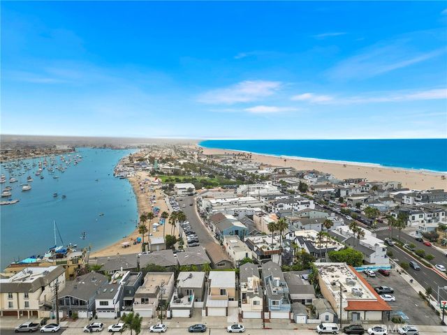 214 20th Street B, Newport Beach, CA 92663