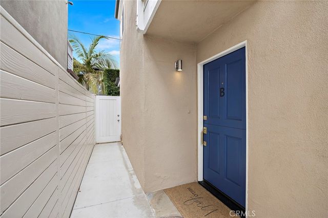 214 20th Street B, Newport Beach, CA 92663