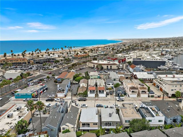 214 20th Street B, Newport Beach, CA 92663