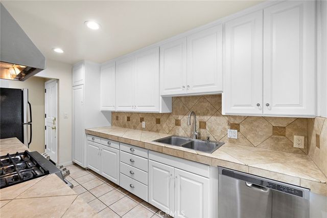 214 20th Street B, Newport Beach, CA 92663