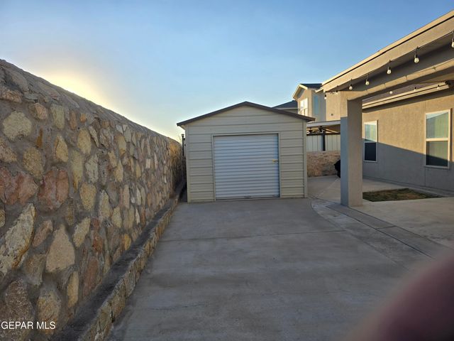 332 BELLWOODE Avenue, El Paso, TX 79932