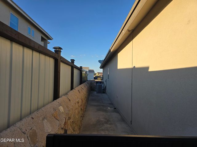 332 BELLWOODE Avenue, El Paso, TX 79932