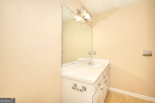 453 Tara Commons Circle, Loganville, GA 30052