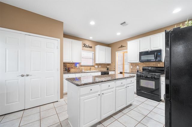 3708 Pine Tree Drive, Pearland, TX 77581