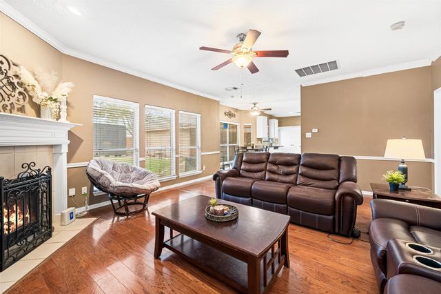 3708 Pine Tree Drive, Pearland, TX 77581