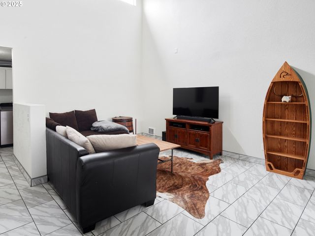 9001 Se CLACKAMAS Rd, Clackamas, OR 97015
