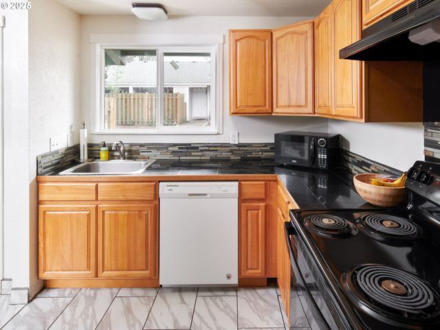 9001 Se CLACKAMAS Rd, Clackamas, OR 97015