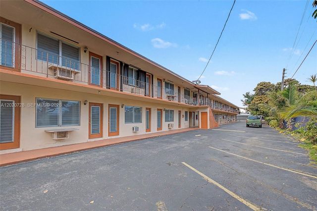 60 NW 79th St 6, Miami, FL 33150