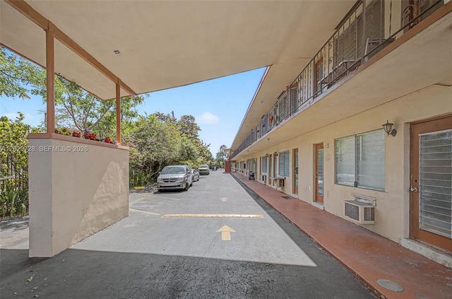 60 NW 79th St 6, Miami, FL 33150