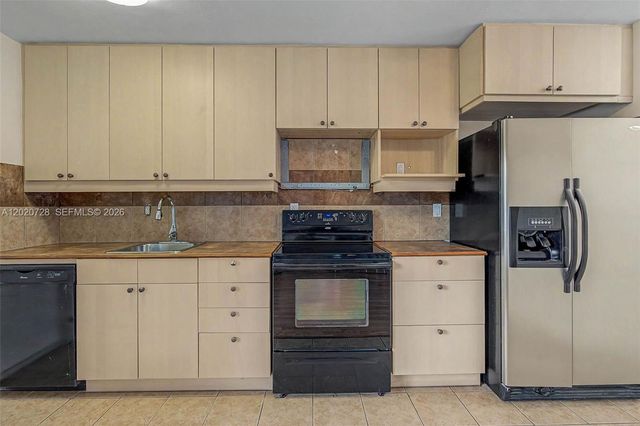 60 NW 79th St 6, Miami, FL 33150