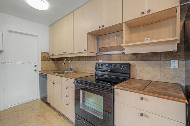 60 NW 79th St 6, Miami, FL 33150