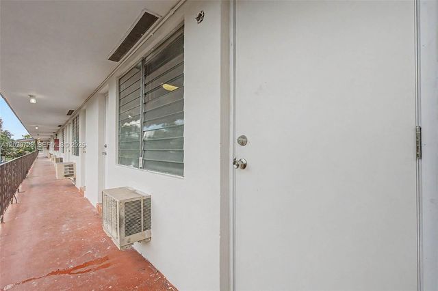 60 NW 79th St 6, Miami, FL 33150