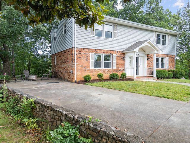 1701 Glendon RD, Salem, VA 24153