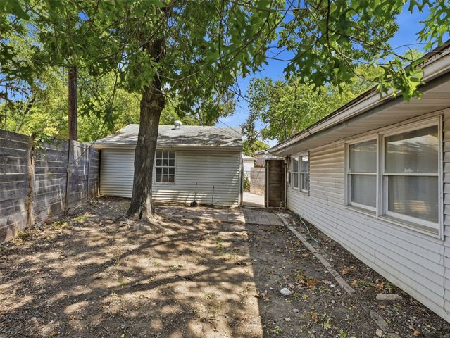 911 Reverchon Drive, Dallas, TX 75211