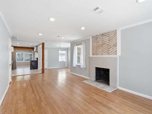 911 Reverchon Drive, Dallas, TX 75211