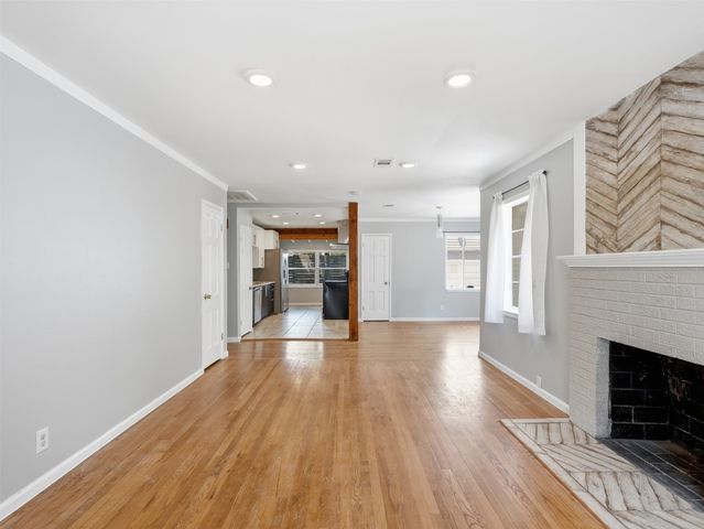 911 Reverchon Drive, Dallas, TX 75211