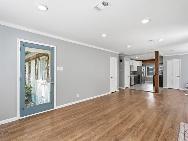 911 Reverchon Drive, Dallas, TX 75211