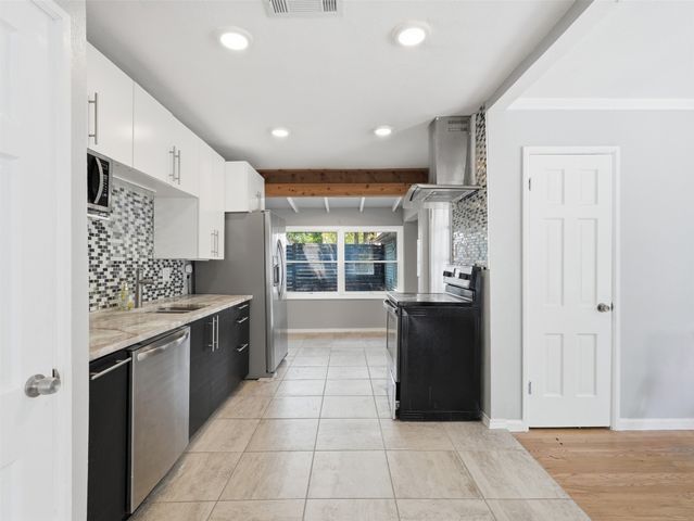 911 Reverchon Drive, Dallas, TX 75211
