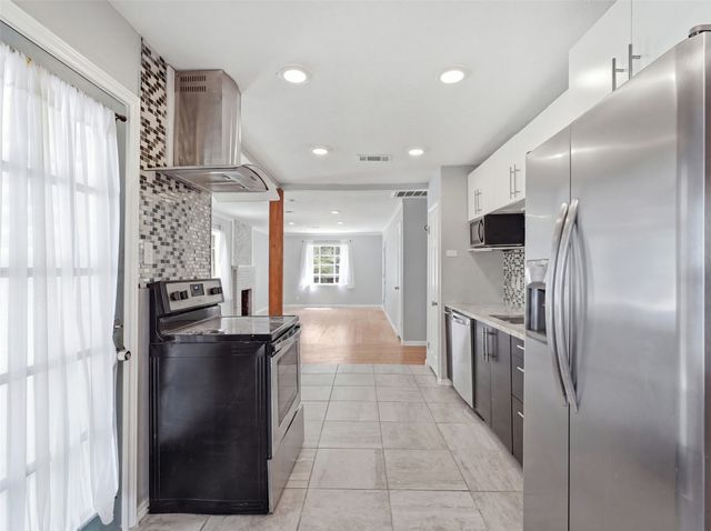911 Reverchon Drive, Dallas, TX 75211