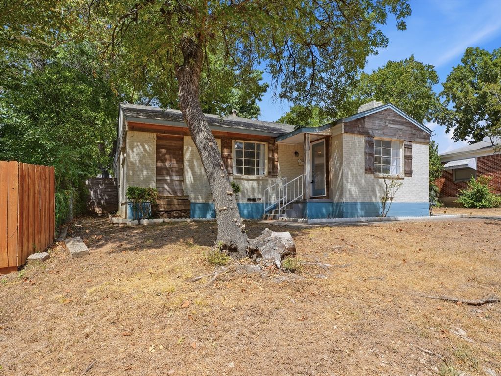 911 Reverchon Drive, Dallas, TX 75211